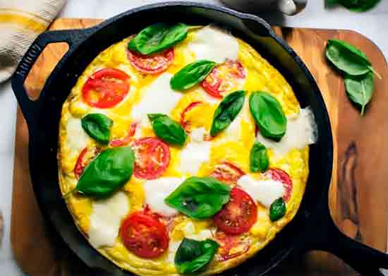 Frittata_s_pomidorami_i_bazilikom