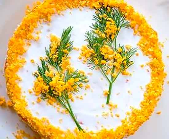 Prostoy_sloyonyiy_salat_Mimoza